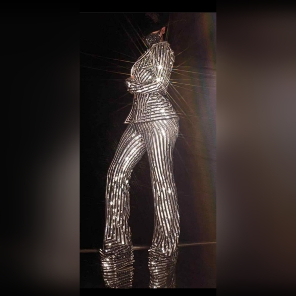🔥🙌🏾 Two Piece Metallic Fringe Suit!!! - Picture 3 of 4
